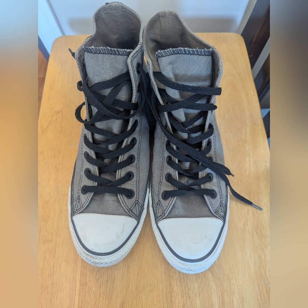 Converse - Gray High-Top Sneakers with Black Laces